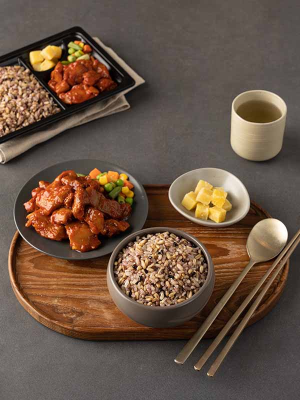 흑현미잡곡밥과 춘천식닭갈비 도시락 (230g)