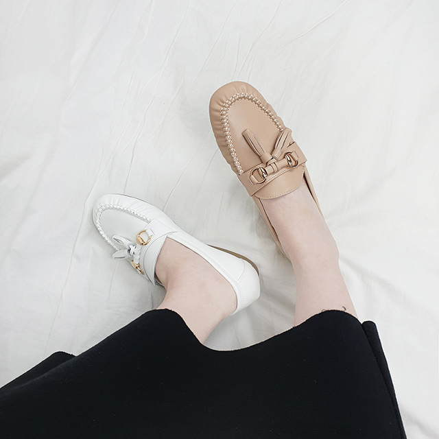 라피 태슬장식 주름 스티치 천연가죽 로퍼 3cm