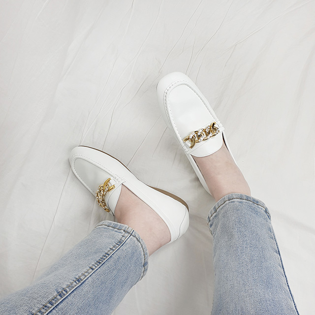 이카 큐빅 골드 체인장식 스티치 천연가죽 로퍼 3cm