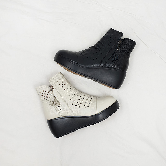 아피 태슬 지퍼 펀칭 소가죽 통굽 키높이 앵클부츠 7cm