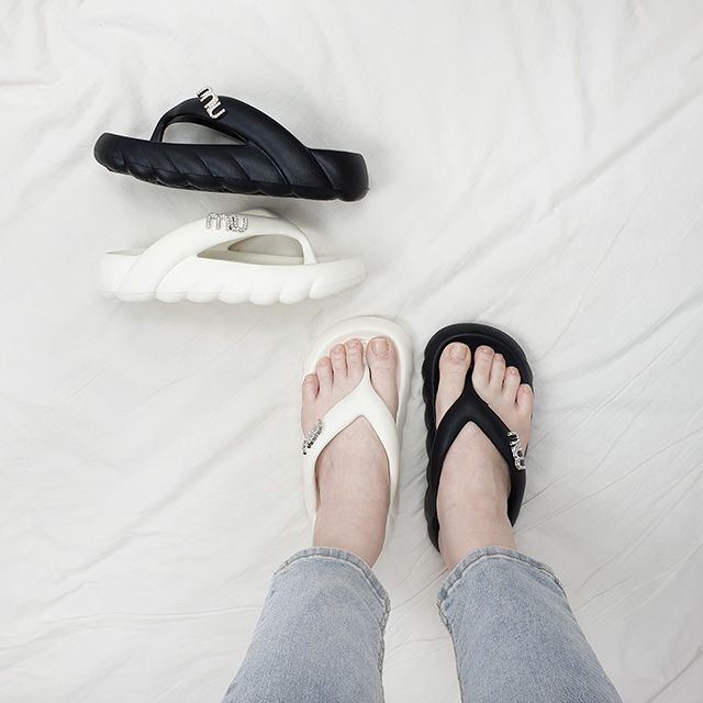 라치 가벼운 통통 큐빅장식 통굽 키높이 쪼리 슬리퍼 4cm