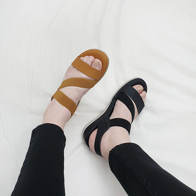 라키 가벼운 사선 밴딩 쿠션 키높이 웨지 샌들 4cm