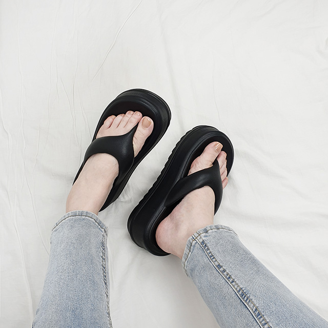 토나 가벼운 화이트 블랙 키높이 통굽 쪼리 슬리퍼 7cm