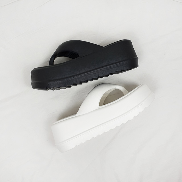 토나 가벼운 화이트 블랙 키높이 통굽 쪼리 슬리퍼 7cm