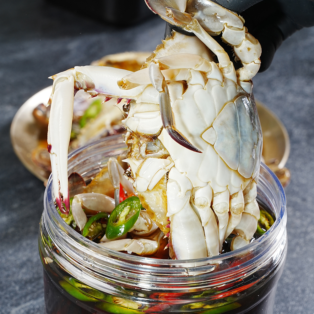 [해로식탁] 국내산 연평도 알배기 암꽃게 간장게장 1.2kg, 1개