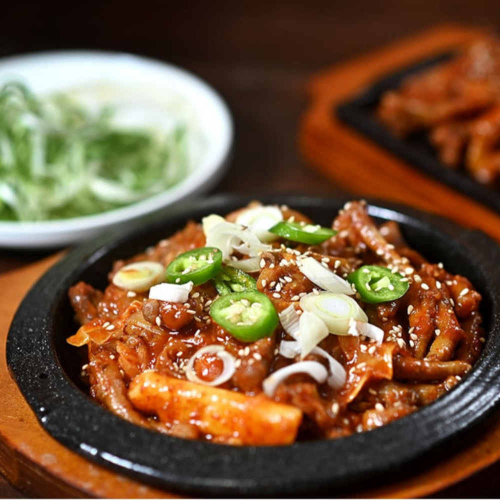 [석호네푸드]괴산고추닭발 700g 국물닭발 매운맛, 중간맛, 순한맛 국내산 괴산고춧가루 뼈있는닭발 1팩