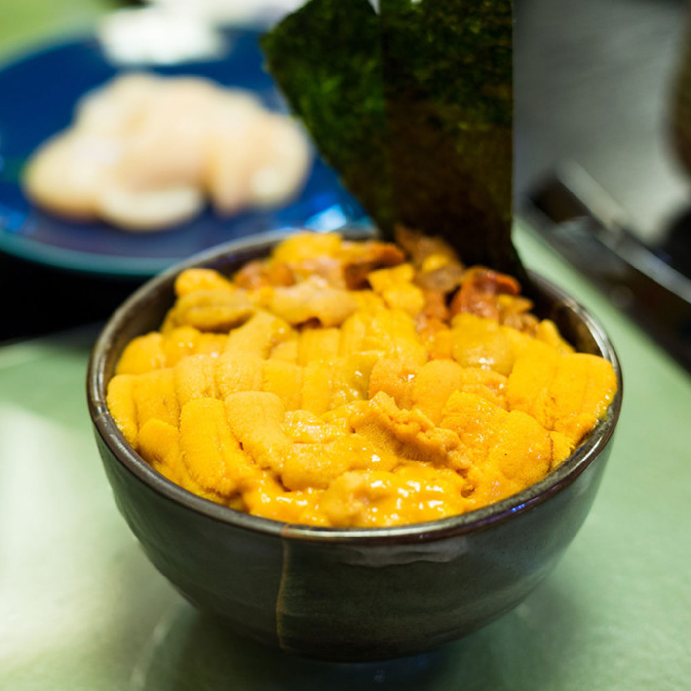 한땀 한땀 직접 채취하는 귀한 성게알 홈마카세