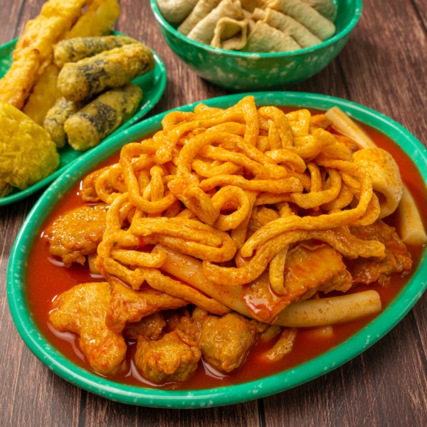 [중간맛] 마녀오뎅볶이 밀키트 (555g)