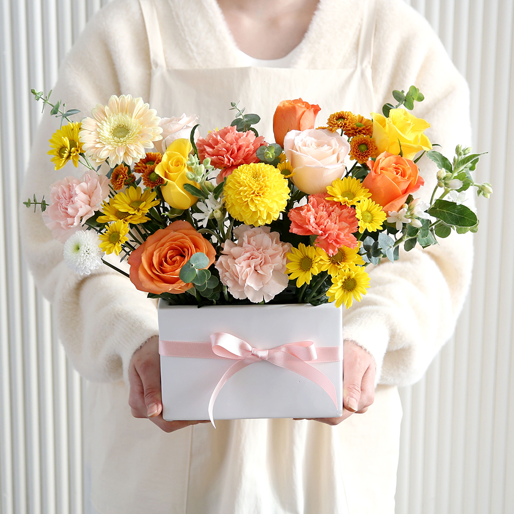 화이트직사각 센터피스 생화꽃바구니