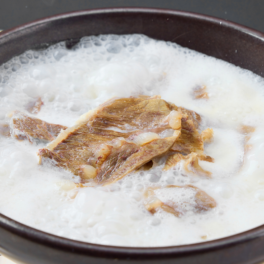 따뜻하고 진한 한우 사골 고기 곰탕 600g 2팩