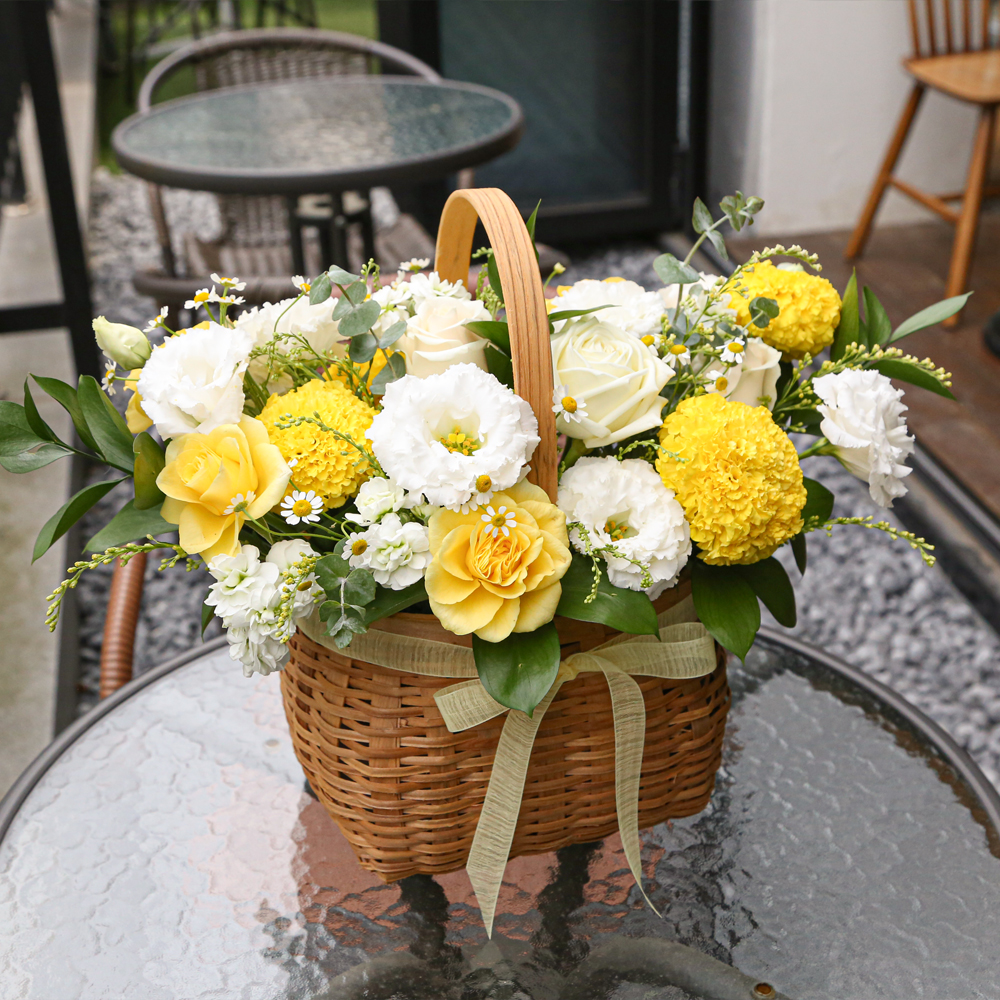 화이트옐로우 생화꽃바구니