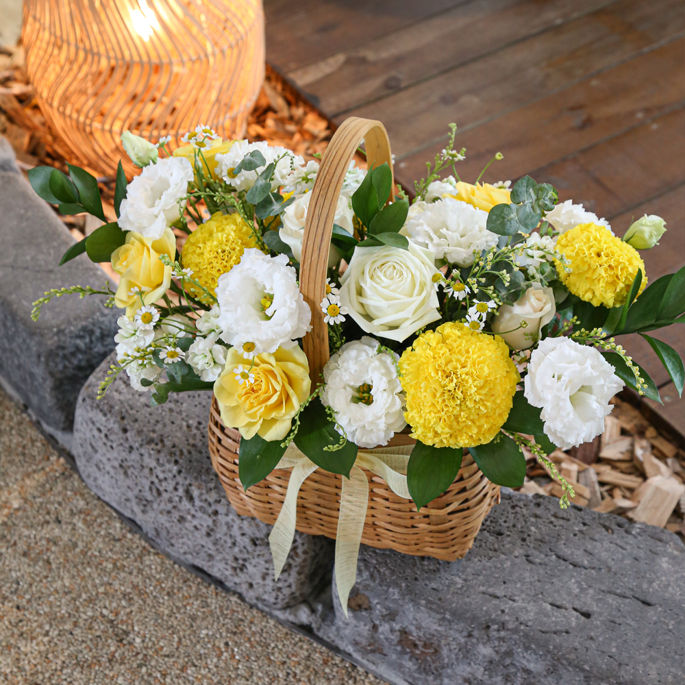 화이트옐로우 생화꽃바구니