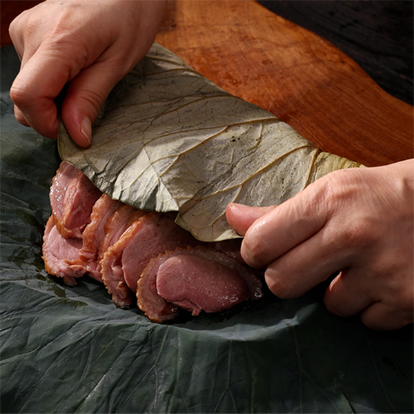 배나무골 연잎에 감싼 훈제오리 슬라이스 (400g)