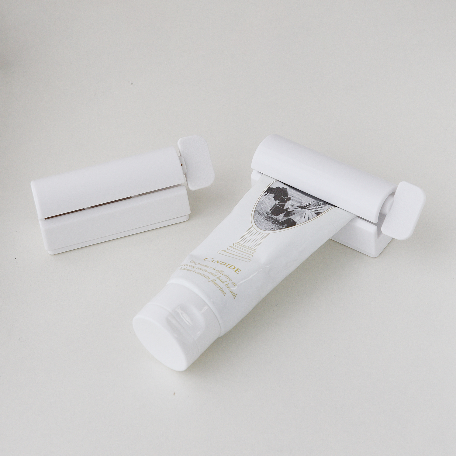 이한리빙 착붙 무타공 자석 치약짜개