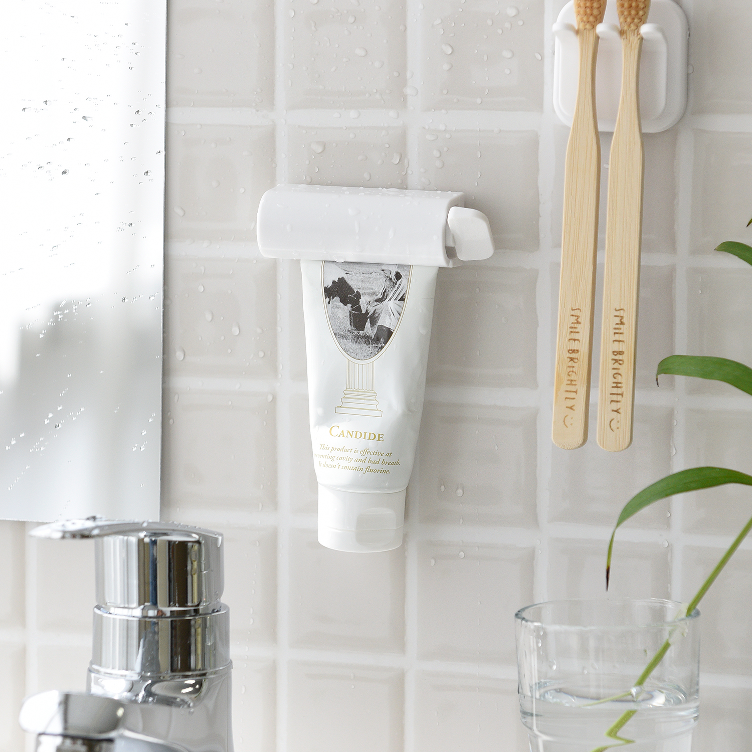 이한리빙 착붙 무타공 자석 치약짜개