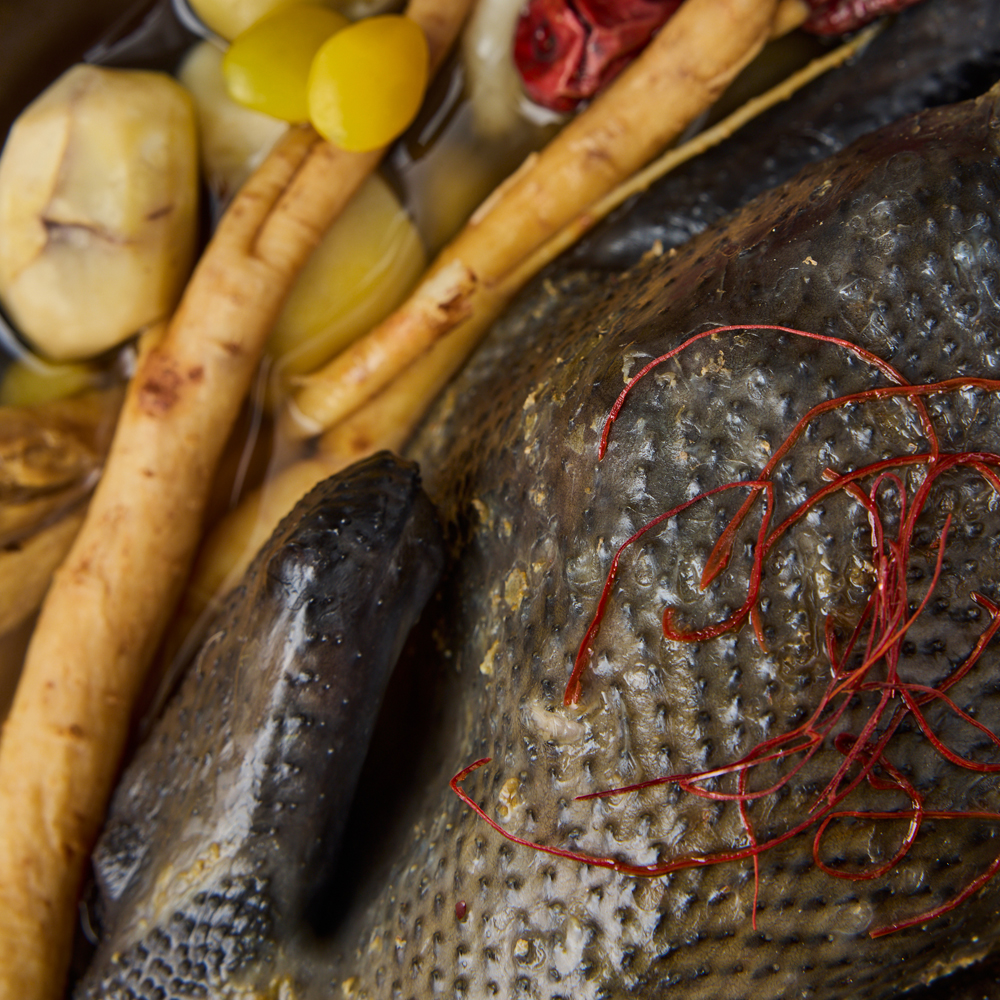 APEC 만찬 사용 백봉오골계 생닭 (특별 기념 구성)