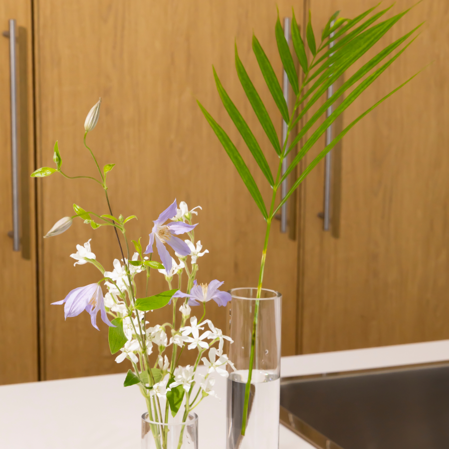 [플로버스] Green Moment 생화 키트 더현대 화예 작가픽 플라워+꽃병3개 풀세트