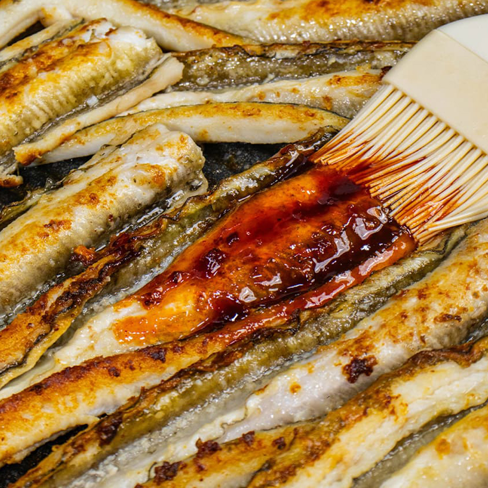 통영 보양식 황제 바다장어 1kg (손질후 1kg당, 550g~600g) 비법 소스 2종 증정 대표이미지 섬네일