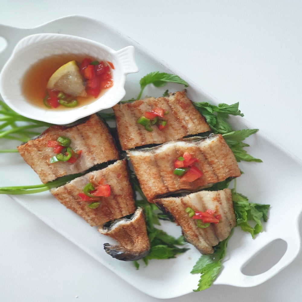 자포니카 손질 민물장어 700g이상 /소스2종/초생강