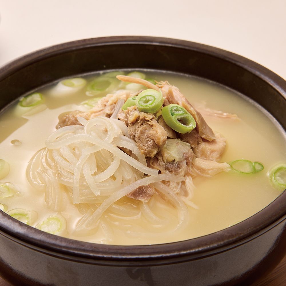 잡내없고 담백하고 깊은 맛 무항생제 닭곰탕