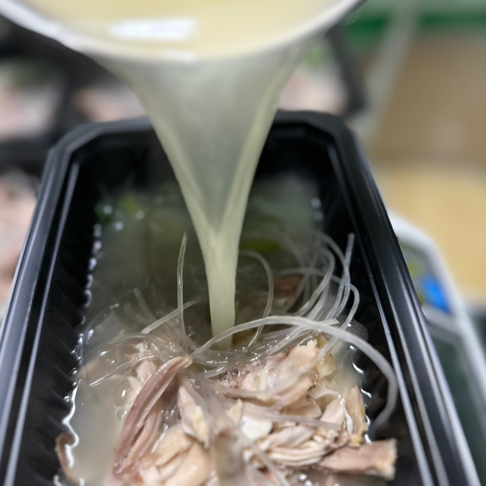잡내없고 담백하고 깊은 맛 무항생제 닭곰탕