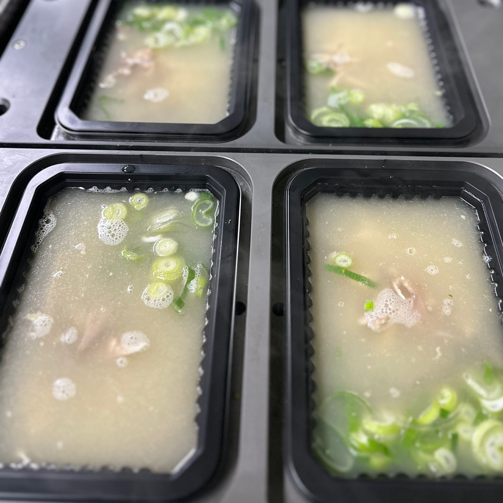 잡내없고 담백하고 깊은 맛 무항생제 닭곰탕