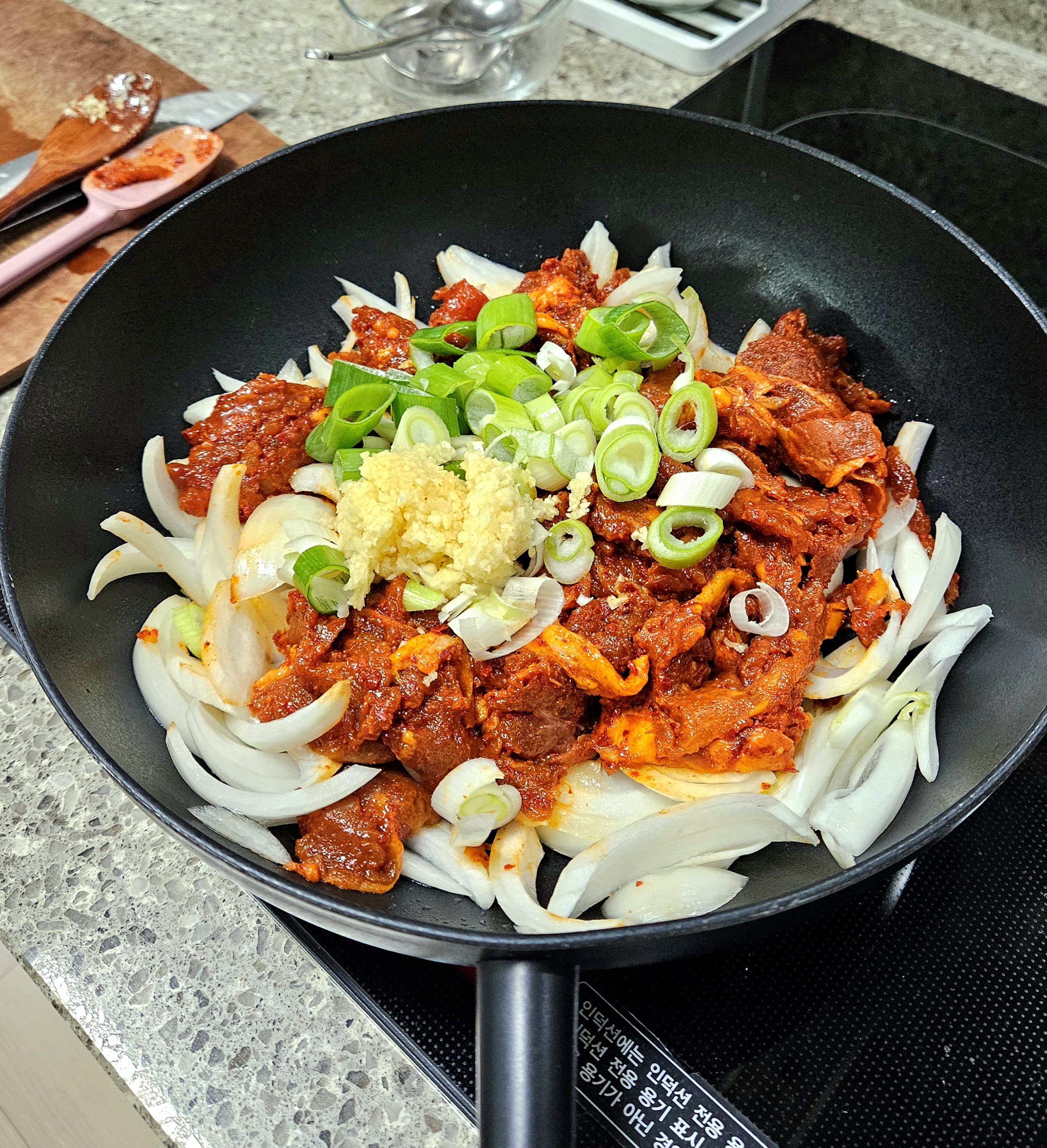 홍코너 양념제육볶음 돼지불고기 300g [2+2]