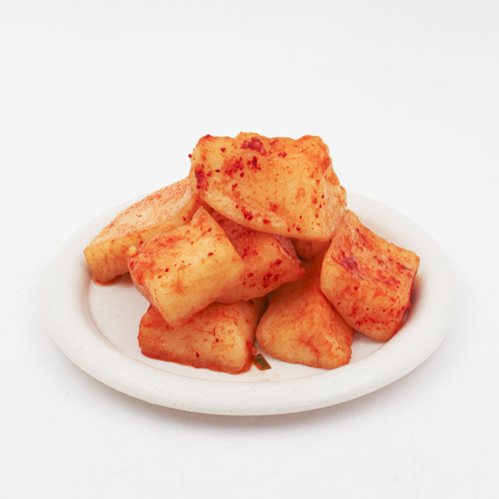 한 조각에 담긴 깊은 맛 석박지 깍두기