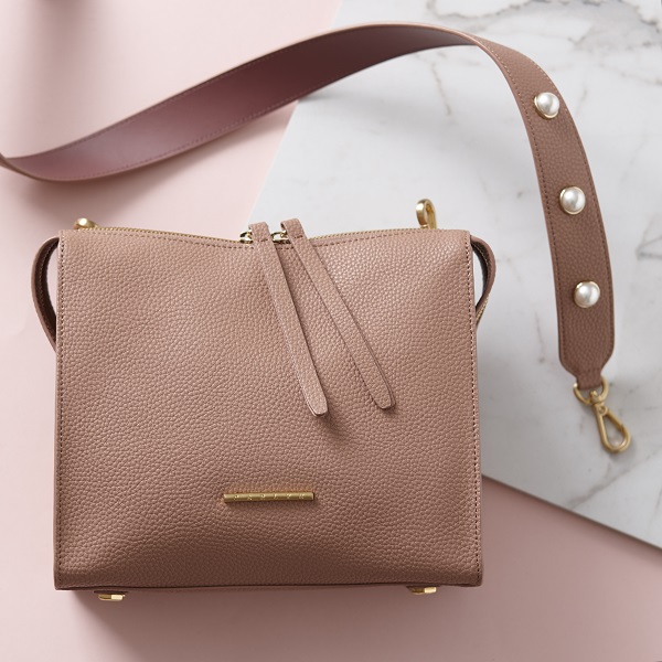 칼린 뉴버고 백 핑크베이지