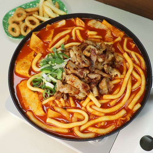 바싹구운 대패삼겹 떡볶이 밀키트 (2인분, 670g)
