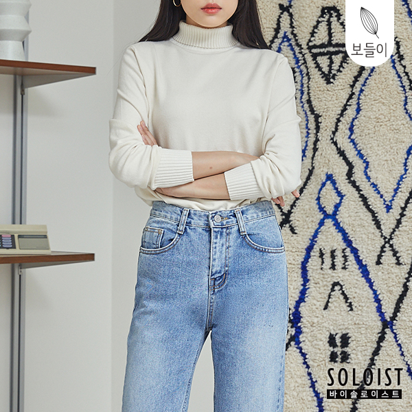 캐시라이크 베이직 터틀넥 니트 FAEK4A02