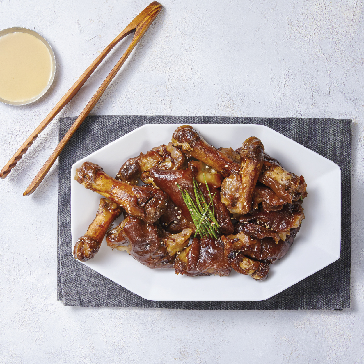 두레식품 냉장 미니 족발 350g(뼈포함) / 불소스 & 냉채소스(증정) / 야식 혼술 안주 등산