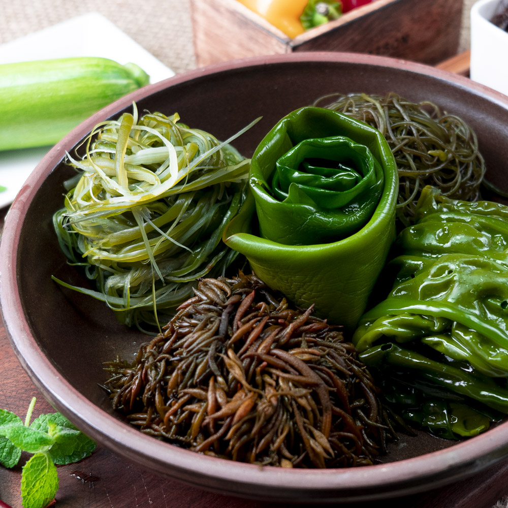 [산지직송] 맛있고 건강한 완도 해초 3팩 소금 염장처리 / 미역줄기,곰피미역,쌈다시마,톳,꼬시래기 골라담기