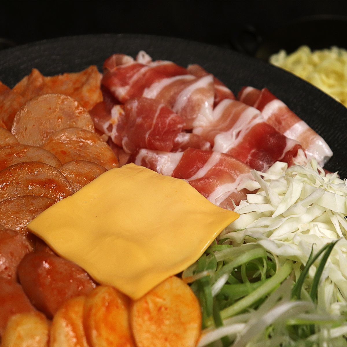 대패삼겹 부대볶음 (2인분, 928g) 밀키트
