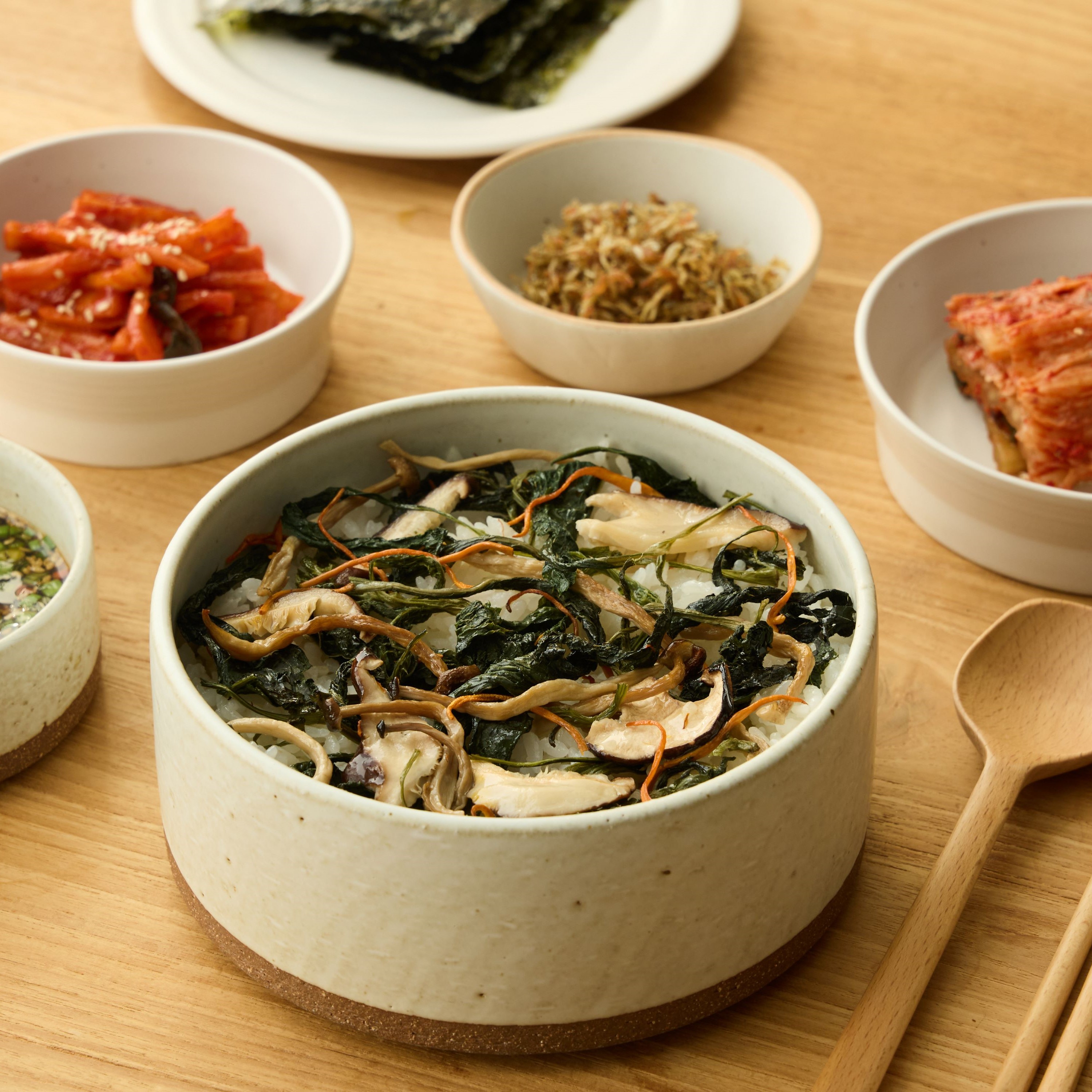 열두달 나물에 비벼밥 3종 (곤드레, 산채, 부지깽이)