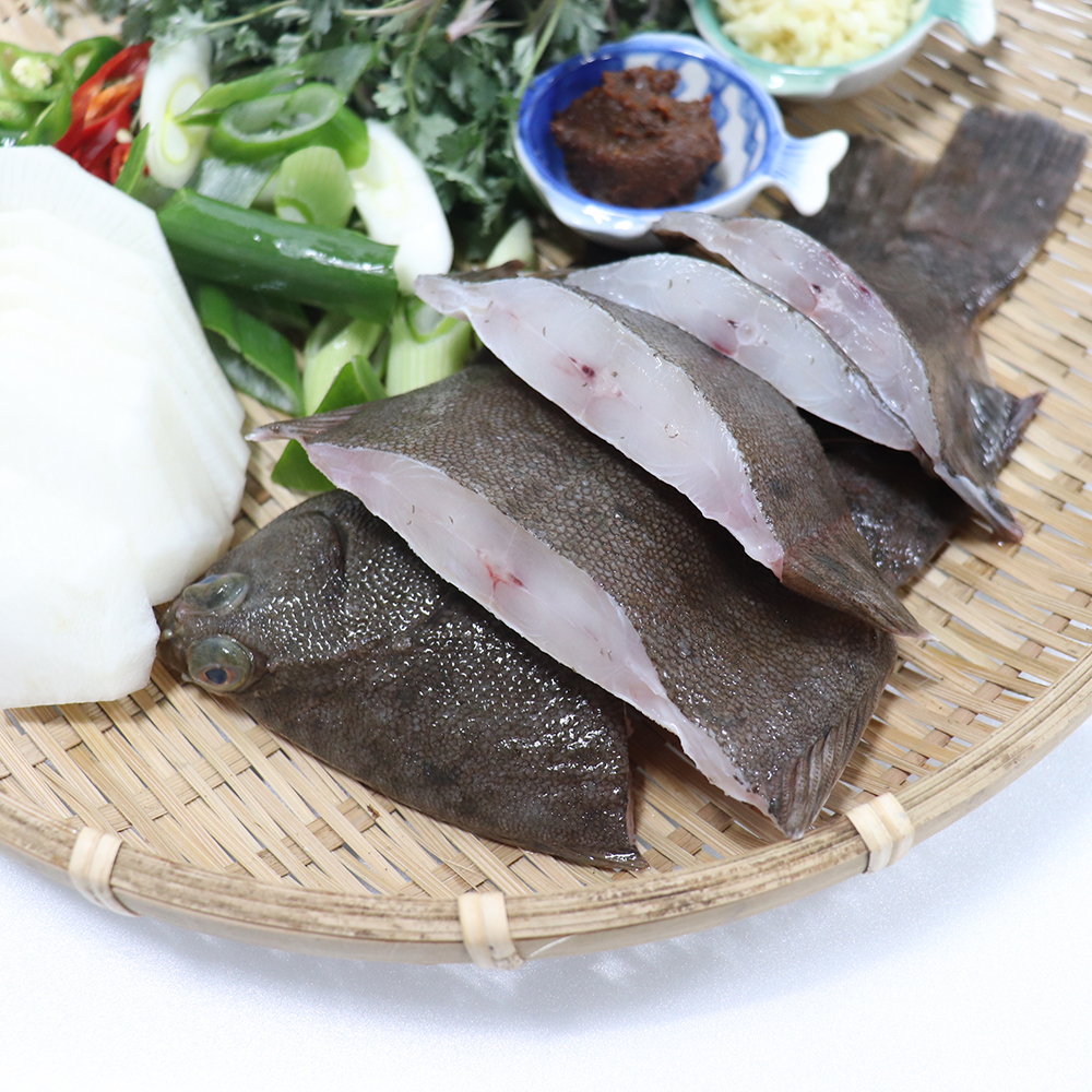 제철 자연산 손질 도다리 + 쑥 증정 대표이미지 섬네일
