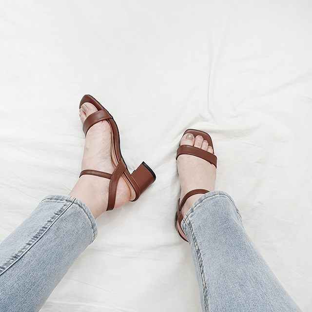 브먼 스퀘어 한줄 스트랩 빅사이즈 통굽 키높이 샌들7cm