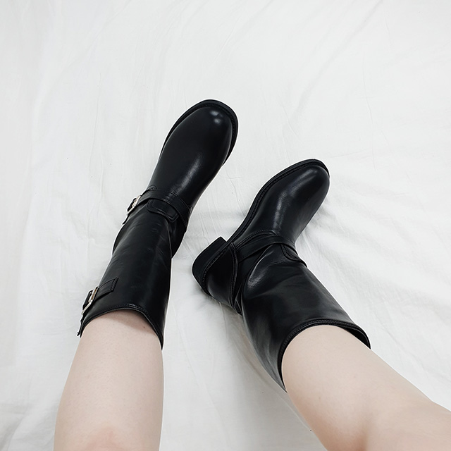 일라 블랙 하프 벨트장식 통굽 미들 부츠 4cm