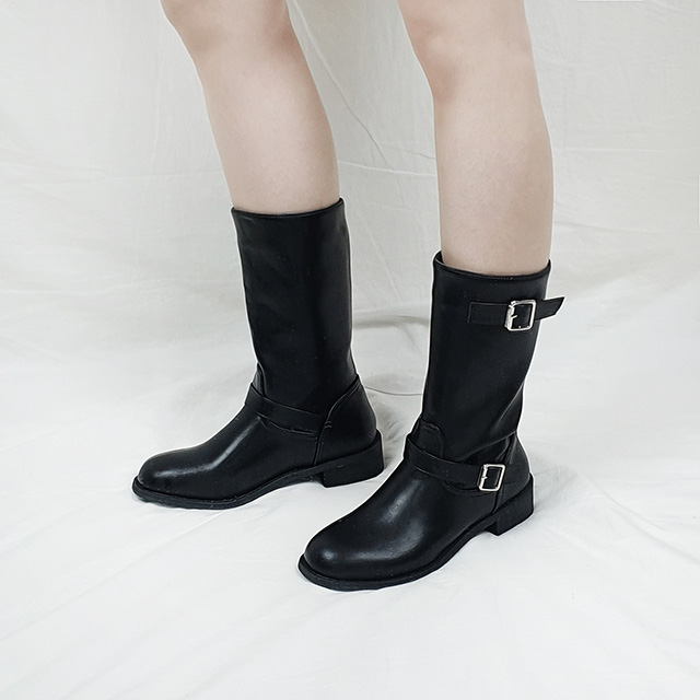 일라 블랙 하프 벨트장식 통굽 미들 부츠 4cm