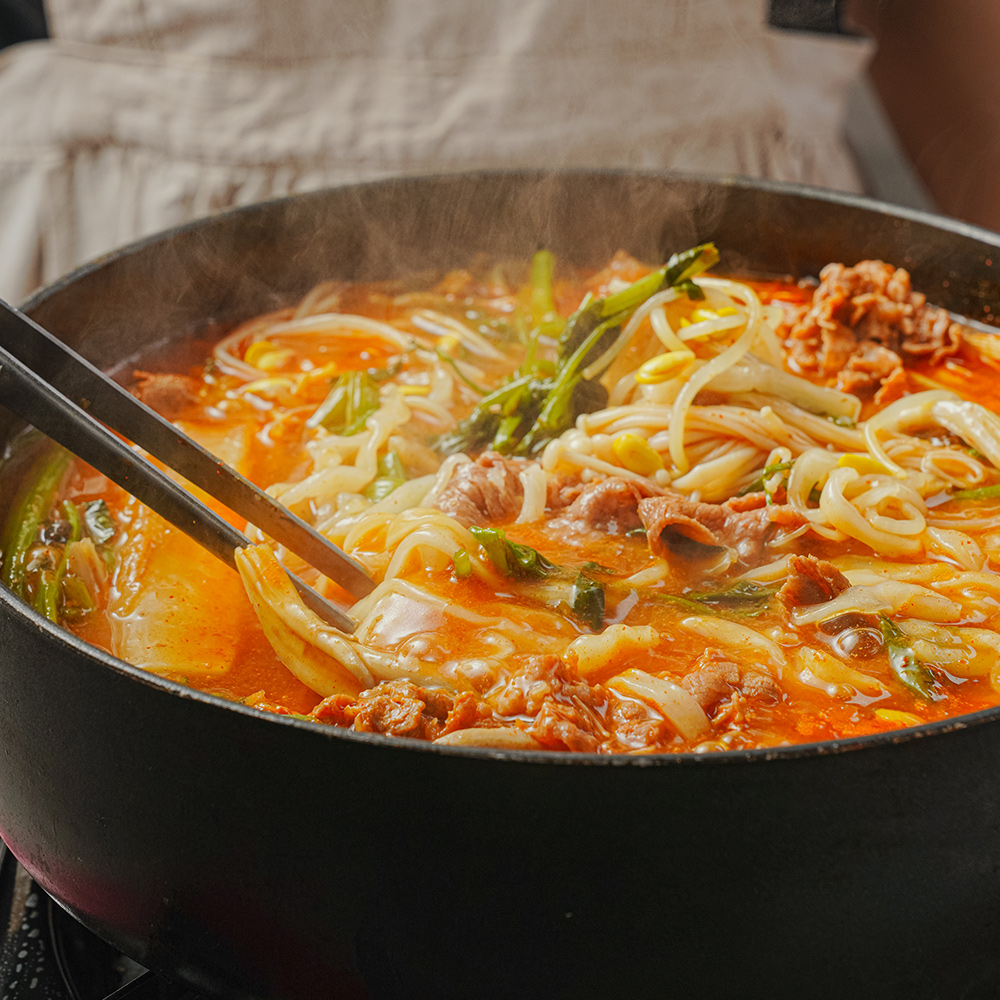 얼큰 버섯 소고기   샤브샤브 칼국수 밀키트 2인분 볶음밥 재료 포함 대구 맛집 캠핑 택배