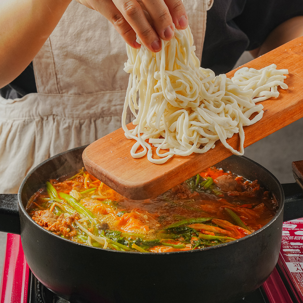 얼큰 버섯 소고기   샤브샤브 칼국수 밀키트 2인분 볶음밥 재료 포함 대구 맛집 캠핑 택배