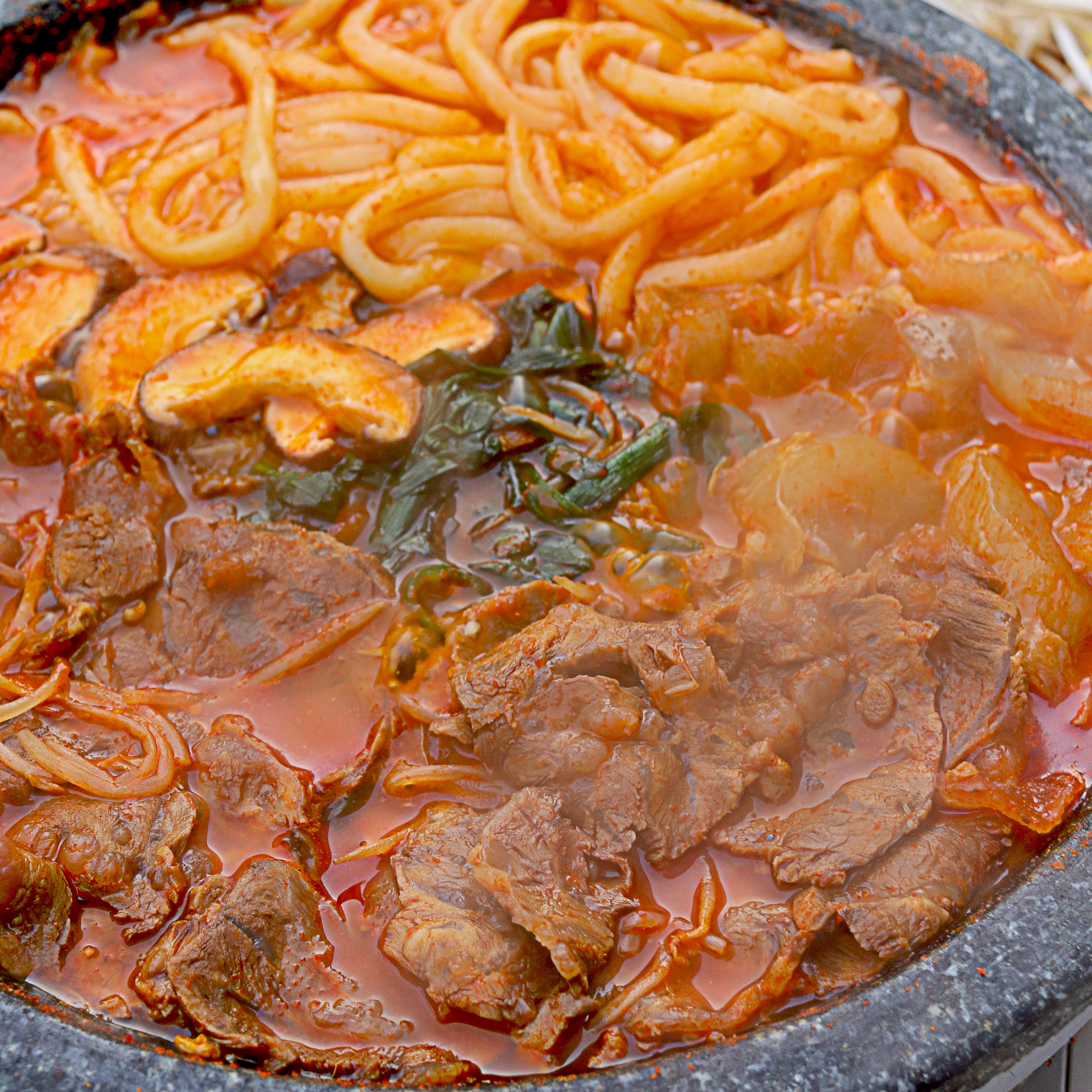 스지 아롱사태 수육 얼큰 전골 800g 캠핑 밀키트