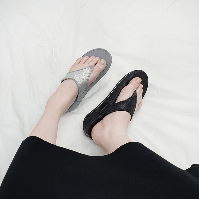 주디 글리터 펄 반짝이 키높이 통굽 쪼리 슬리퍼 4cm