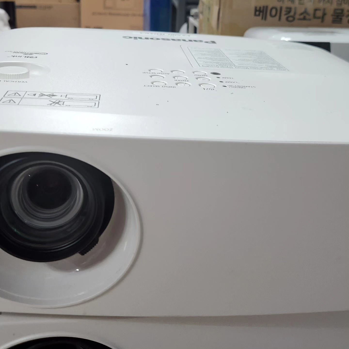 파라소닉 PT - VZ580 중고빔프로젝터 대표이미지 섬네일