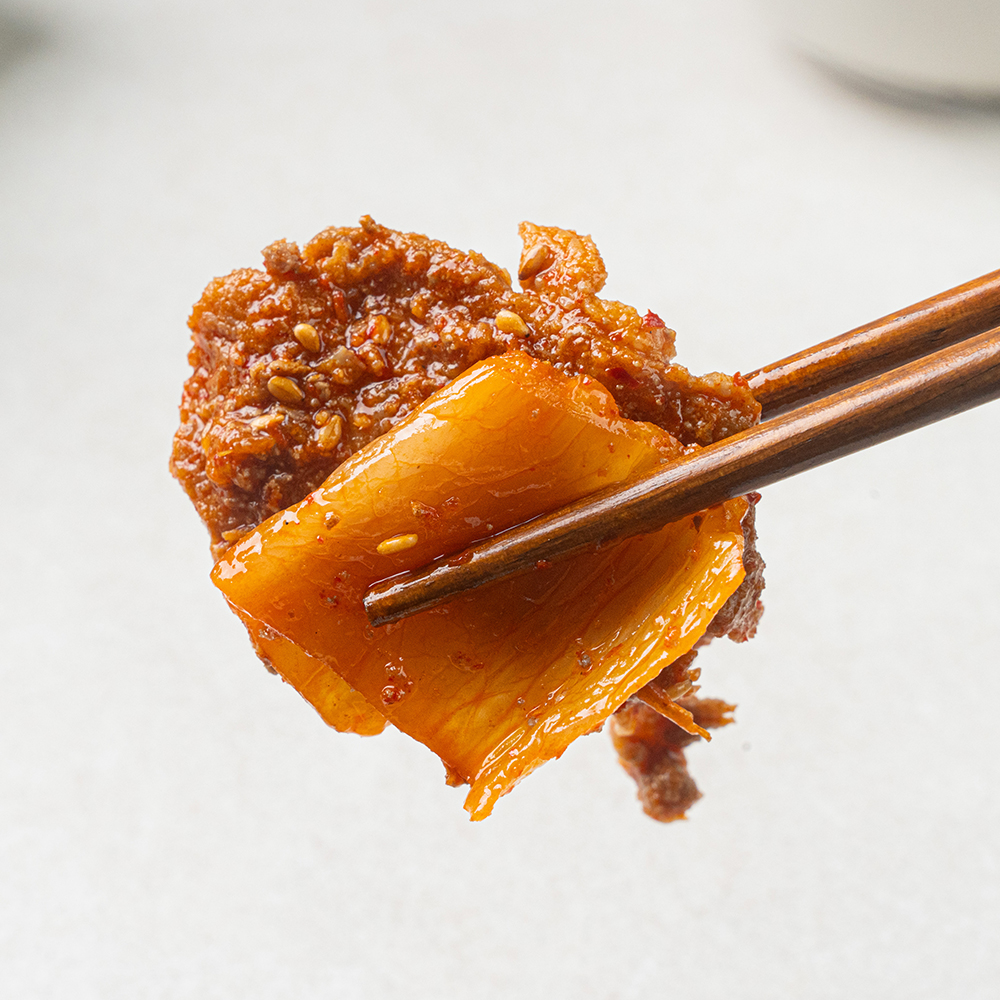 [갓셰프] 돼지고기 묵은지 두루치기 230g x 3팩 / 국내산 김치 / 전자레인지3분
